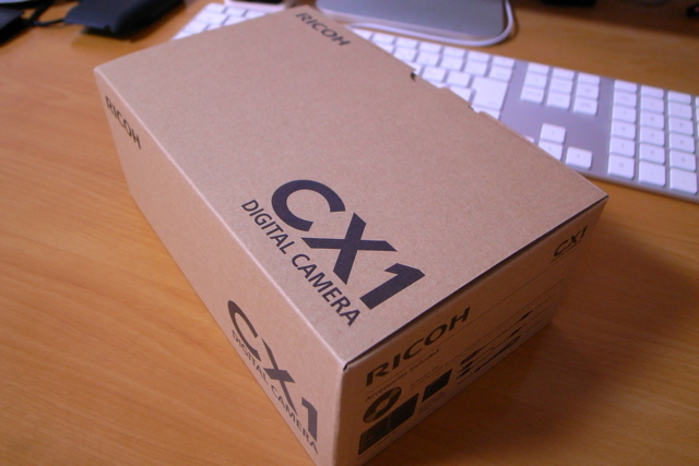 RICOH CX1の箱の写真